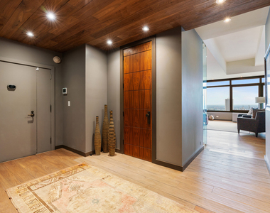 175 E Delaware Place - Photo Thumbnail 1