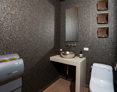 175 E Delaware Place - Photo Thumbnail 33