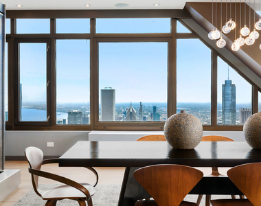 175 E Delaware Place - Photo Thumbnail 9