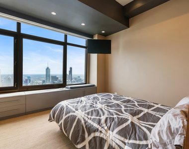175 E Delaware Place - Photo Thumbnail 35