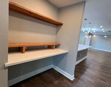 8003 Woodway Drive - Photo Thumbnail 9