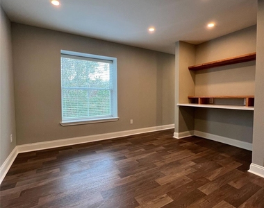 8003 Woodway Drive - Photo Thumbnail 4