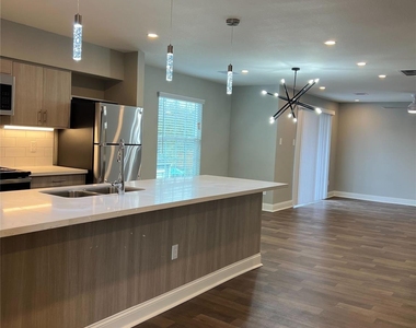8003 Woodway Drive - Photo Thumbnail 3