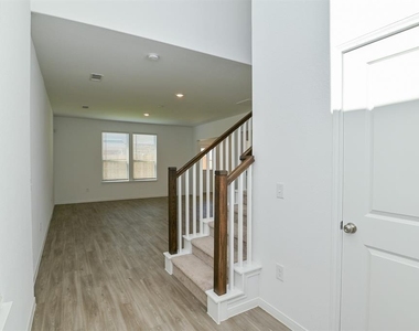 1005 Greenshank Drive - Photo Thumbnail 14