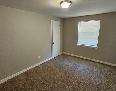 5731 W Airport Boulevard - Photo Thumbnail 12