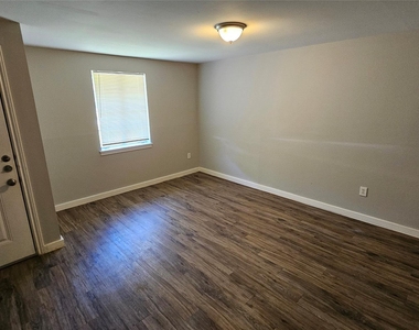 5731 W Airport Boulevard - Photo Thumbnail 2