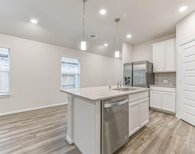 17590 Rosette Grass Drive - Photo Thumbnail 9