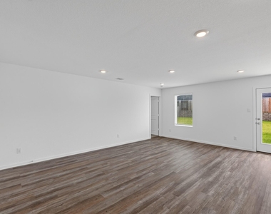40818 Hawthorne Glades Street - Photo Thumbnail 11