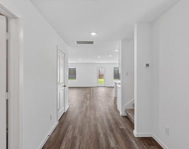 40818 Hawthorne Glades Street - Photo Thumbnail 4