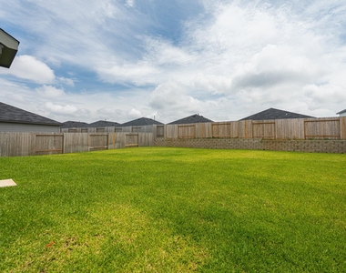 40818 Hawthorne Glades Street - Photo Thumbnail 40
