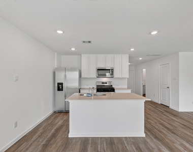 40818 Hawthorne Glades Street - Photo Thumbnail 7