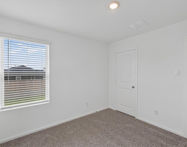 40818 Hawthorne Glades Street - Photo Thumbnail 34