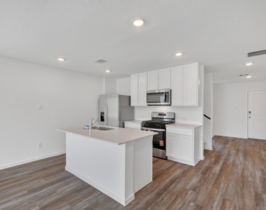 40818 Hawthorne Glades Street - Photo Thumbnail 6