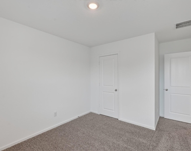 40818 Hawthorne Glades Street - Photo Thumbnail 39