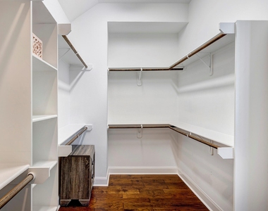 917 W 17th Street - Photo Thumbnail 16