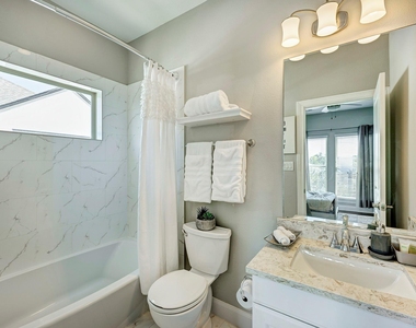 917 W 17th Street - Photo Thumbnail 18