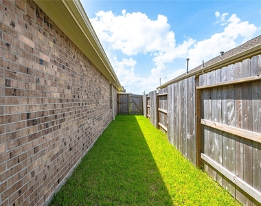 2805 Fountain Woods Drive - Photo Thumbnail 28