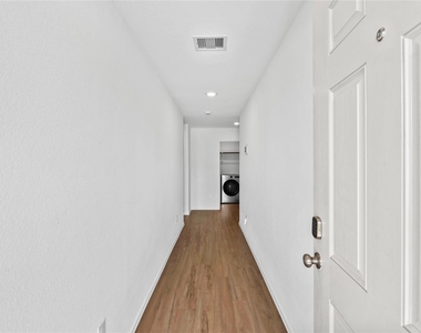 2805 Fountain Woods Drive - Photo Thumbnail 6