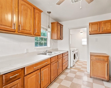 5005 Lyons Avenue - Photo Thumbnail 15