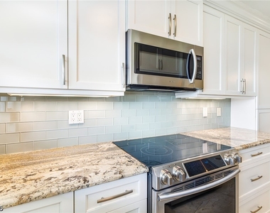 25720 Hickory Boulevard - Photo Thumbnail 10
