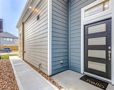 21110 Garden Palm Drive - Photo Thumbnail 2