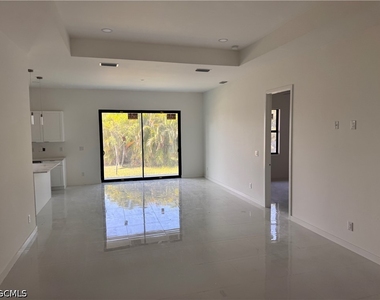 4012 Nw 22nd Terrace - Photo Thumbnail 7