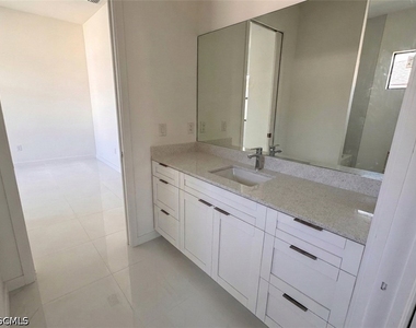 4012 Nw 22nd Terrace - Photo Thumbnail 17