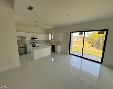 4012 Nw 22nd Terrace - Photo Thumbnail 5