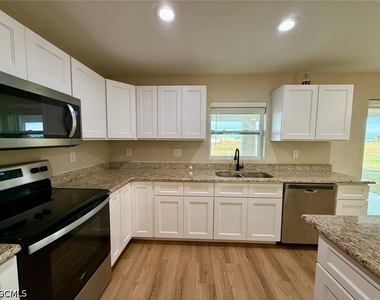 7033 Waldo Circle - Photo Thumbnail 5
