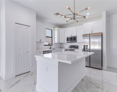 3531 Nw 19th Terrace - Photo Thumbnail 4