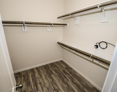2607 Montecito Lane - Photo Thumbnail 5