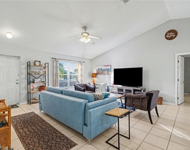 2727 Sw 2nd Court - Photo Thumbnail 6