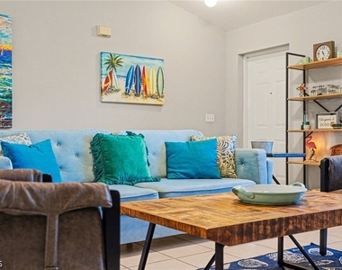 2727 Sw 2nd Court - Photo Thumbnail 4