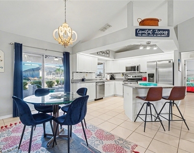 2727 Sw 2nd Court - Photo Thumbnail 7