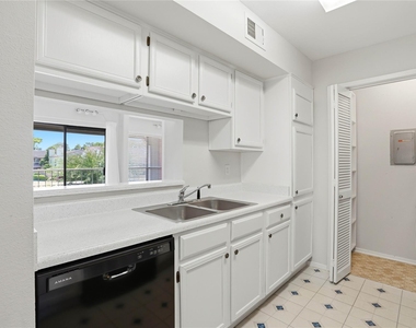 2025 Augusta Drive - Photo Thumbnail 8