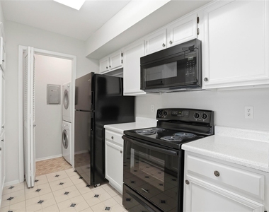 2025 Augusta Drive - Photo Thumbnail 9