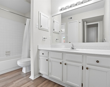 2025 Augusta Drive - Photo Thumbnail 12