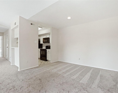 2025 Augusta Drive - Photo Thumbnail 3