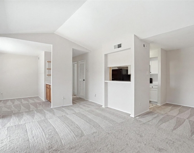 2025 Augusta Drive - Photo Thumbnail 7