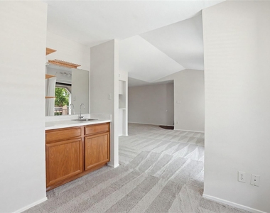 2025 Augusta Drive - Photo Thumbnail 10