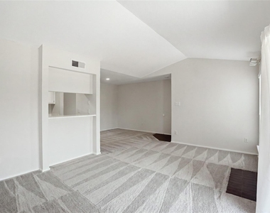 2025 Augusta Drive - Photo Thumbnail 6