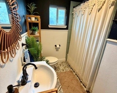 3014 Wentworth Street - Photo Thumbnail 11