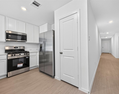 25568 Rose Creek Drive - Photo Thumbnail 12