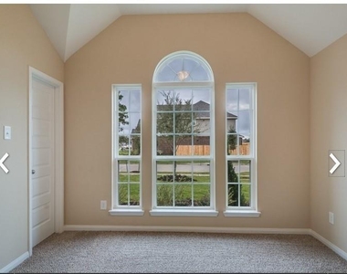 15310 Montreal Drive - Photo Thumbnail 12