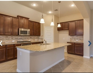 15310 Montreal Drive - Photo Thumbnail 7