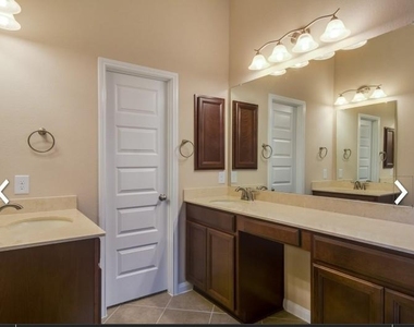 15310 Montreal Drive - Photo Thumbnail 10