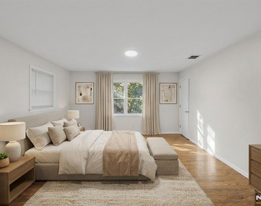 160 Magnolia - Photo Thumbnail 4