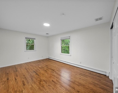 160 Magnolia - Photo Thumbnail 25