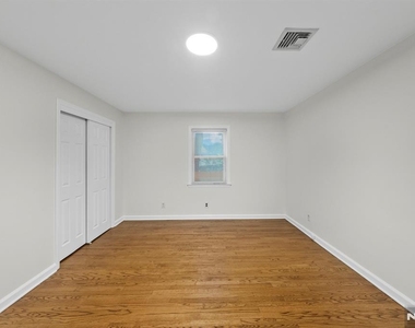 160 Magnolia - Photo Thumbnail 24