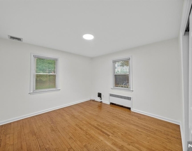 160 Magnolia - Photo Thumbnail 18